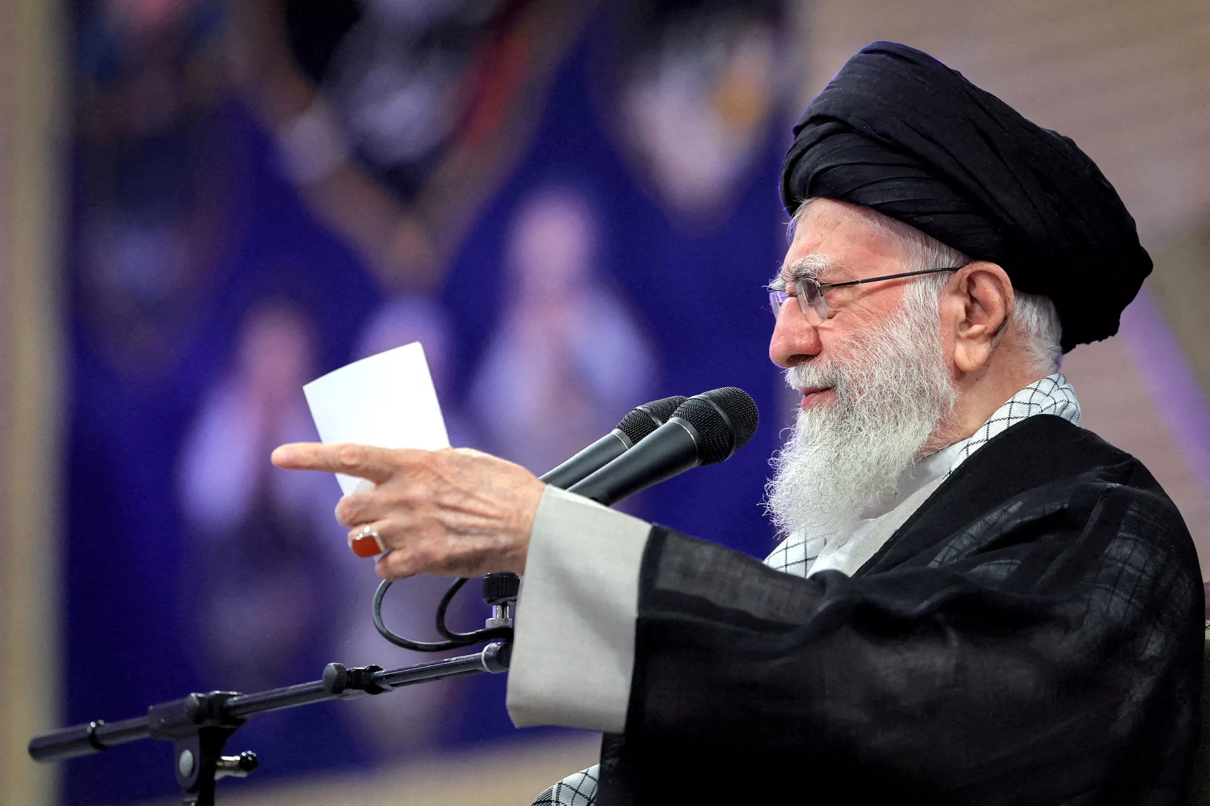 Khamenei : «Le peuple iranien ne se soumettra à personne» 